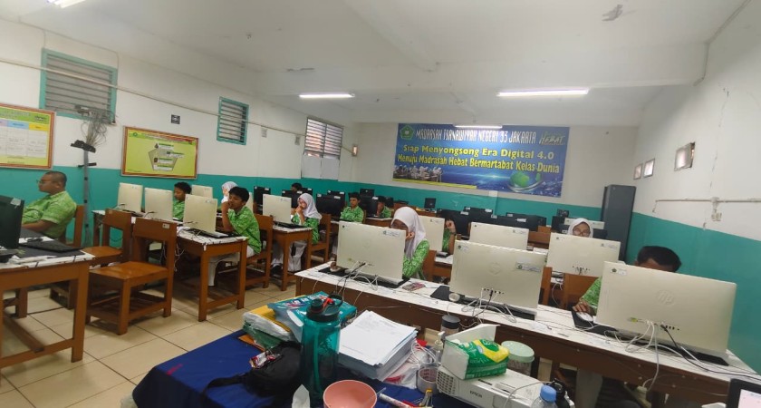 Siswa MTsN 33 Jakarta Gelar Simulasi OSN, Kendala Teknis Tak Jadi Penghalang