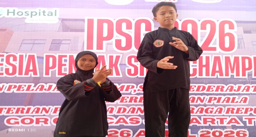 Kontingen MTsN 33 Jakarta Gemilang di Indonesia Pencak Silat Championship 2026