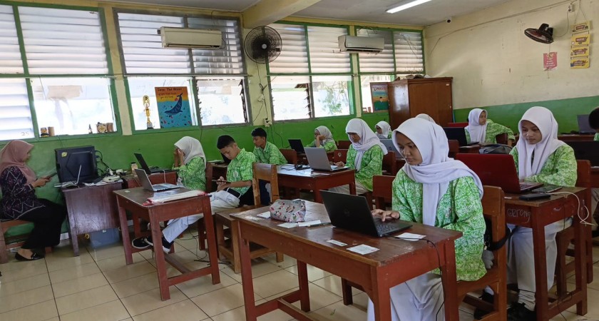 Memasuki Hari Kedua: MTsN 33 Optimalkan Simulasi Gladi Bersih TKA 2026