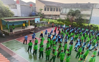 Dukung Program RASBERI, Civitas Akademika Gelar Senam Sehat dan Aksi Bersih Lingkungan