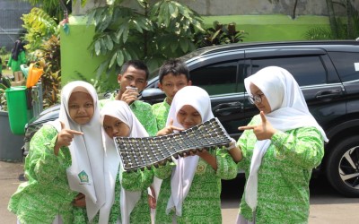 Optimalkan Green House, Kelas 8.2 Kembali Lakukan Persemaian Bayam untuk Sistem Hidroponik