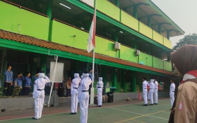 Kobarkan Semangat Juang, MTsN 33 Jakarta Gelar Upacara Hari Kebangkitan Nasional yang Khidmat